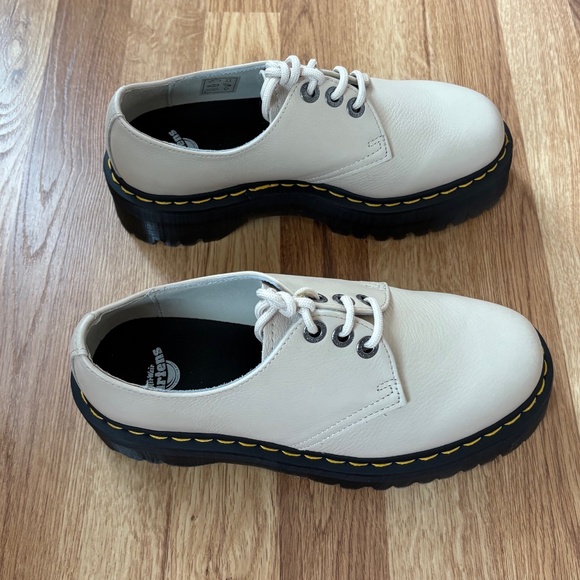 Dr. Martens Women’s 31696 leather lace up Platform shoes - Picture 5 of 12